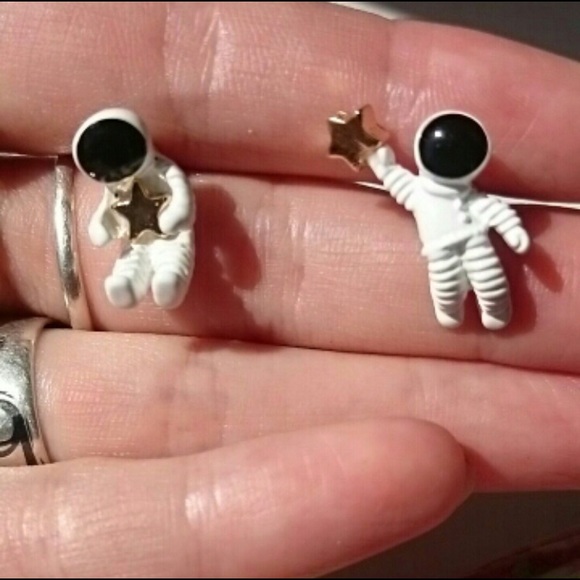 ⭐️ 2/$24 Astronaut Earrings ⭐️ - Picture 4 of 5